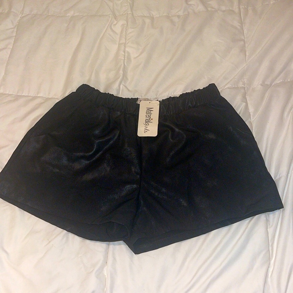 MGirls*Black shorts with pockets*NWT*Womens size Medium